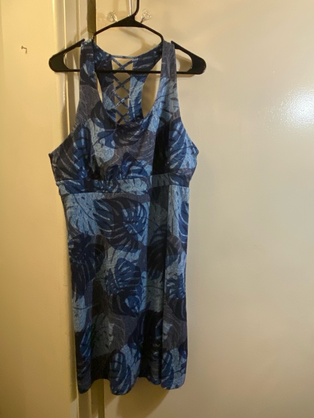 ZeroXposur Blue Leaf-Print Crisscross-Back Midi Dress
